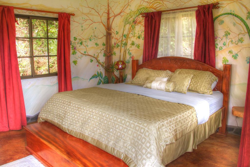 Gingerbread Restaurant & Hotel Nuevo Arenal Room photo