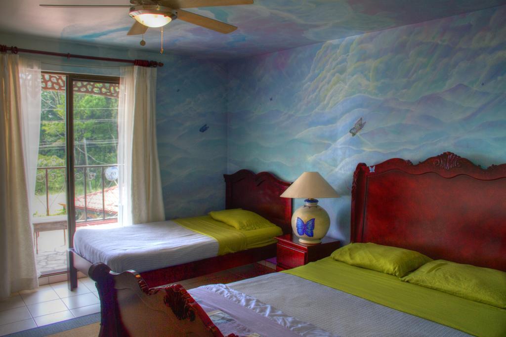 Gingerbread Restaurant & Hotel Nuevo Arenal Room photo