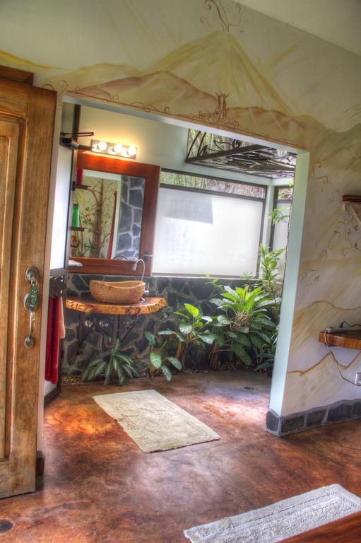 Gingerbread Restaurant & Hotel Nuevo Arenal Room photo