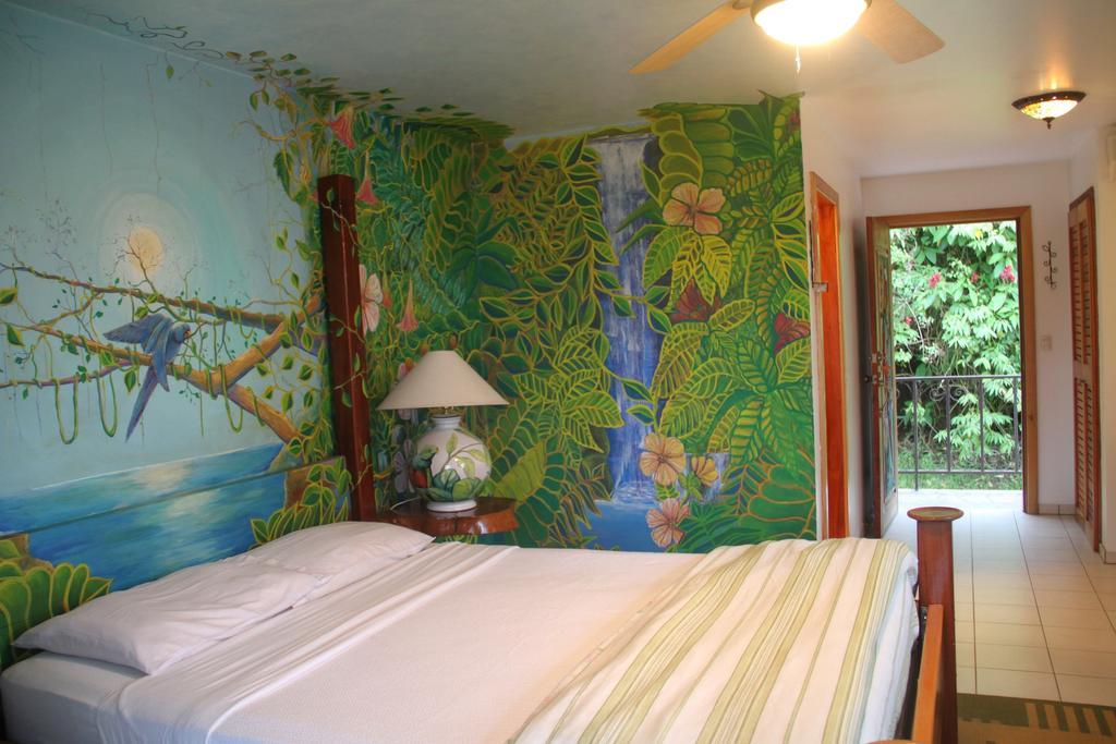 Gingerbread Restaurant & Hotel Nuevo Arenal Room photo