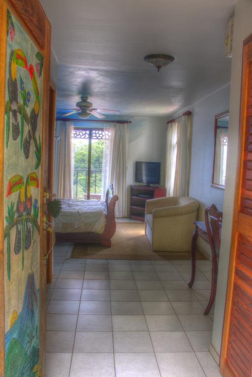 Gingerbread Restaurant & Hotel Nuevo Arenal Room photo