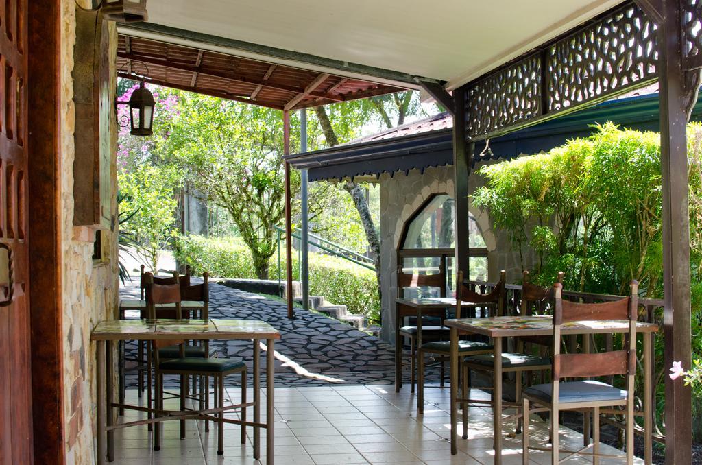 Gingerbread Restaurant & Hotel Nuevo Arenal Exterior photo