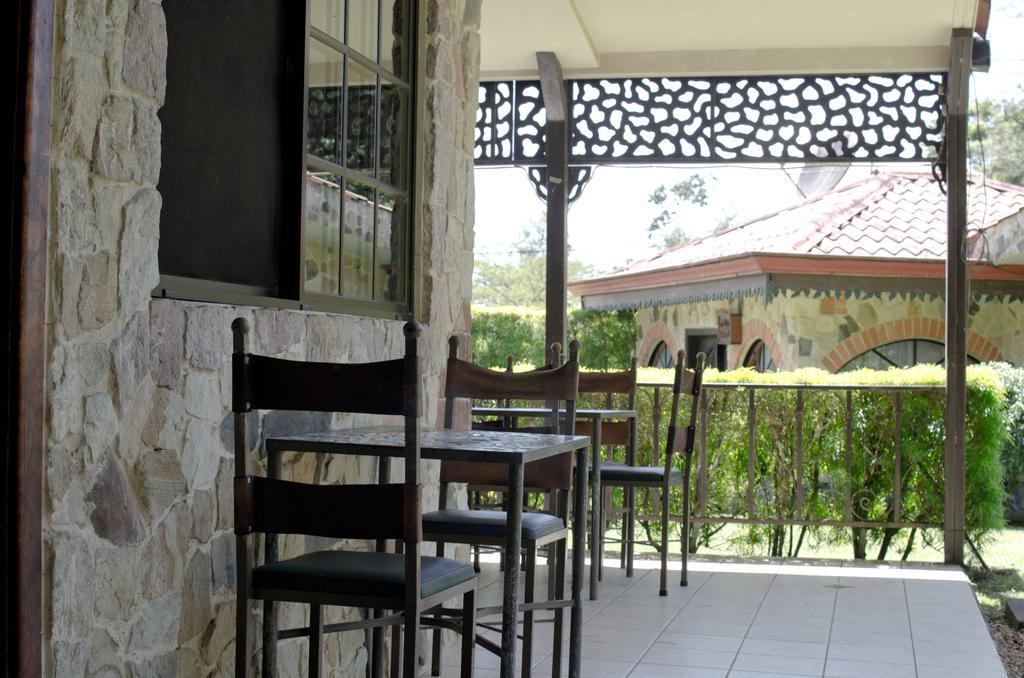 Gingerbread Restaurant & Hotel Nuevo Arenal Exterior photo