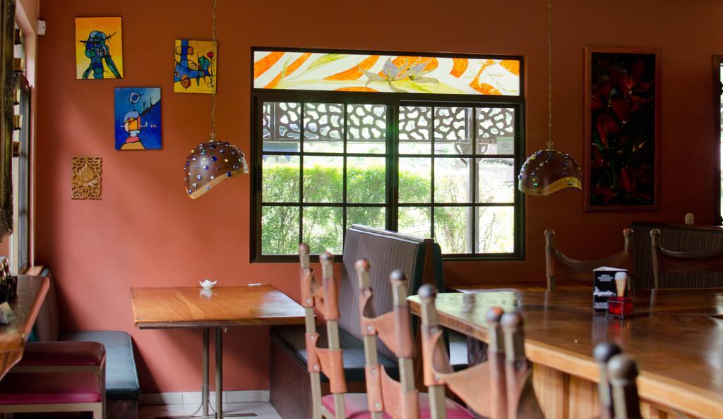 Gingerbread Restaurant & Hotel Nuevo Arenal Exterior photo