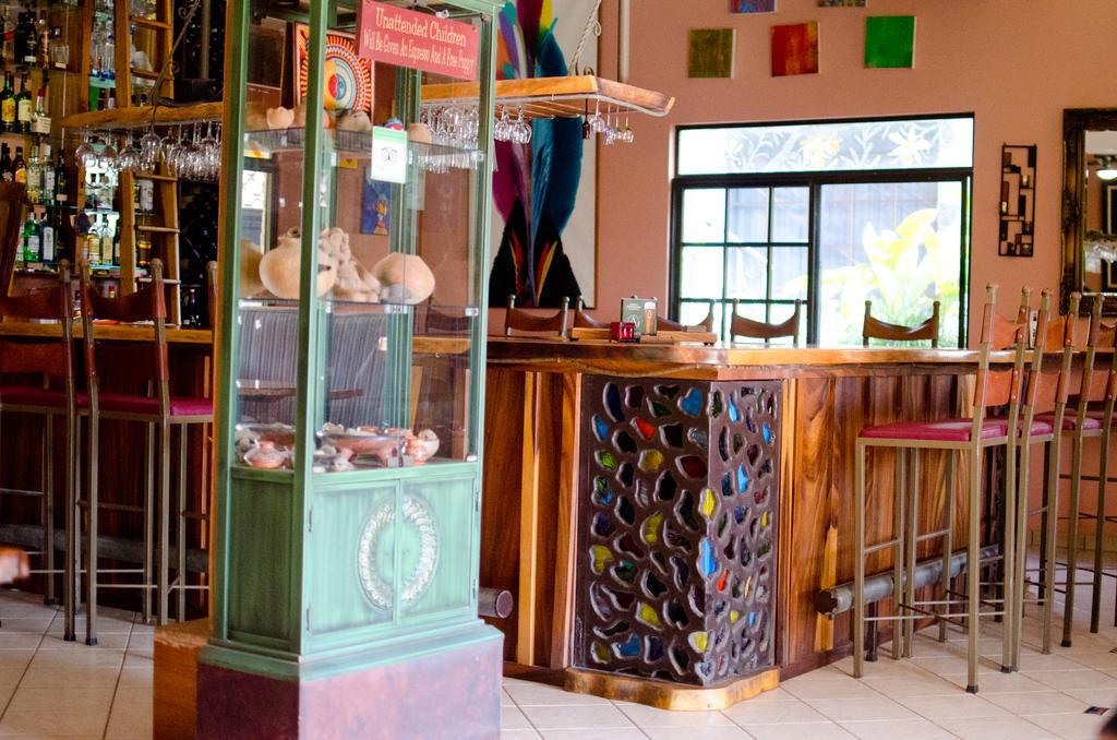 Gingerbread Restaurant & Hotel Nuevo Arenal Exterior photo